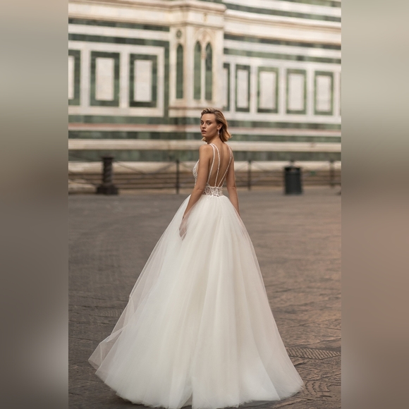 A line Deep V-neck Wedding dress made in Ukraine - Picture 3 of 4